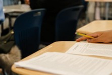 大学理事会推行大学先修课程和考试，即使他们让一些学生不及格
